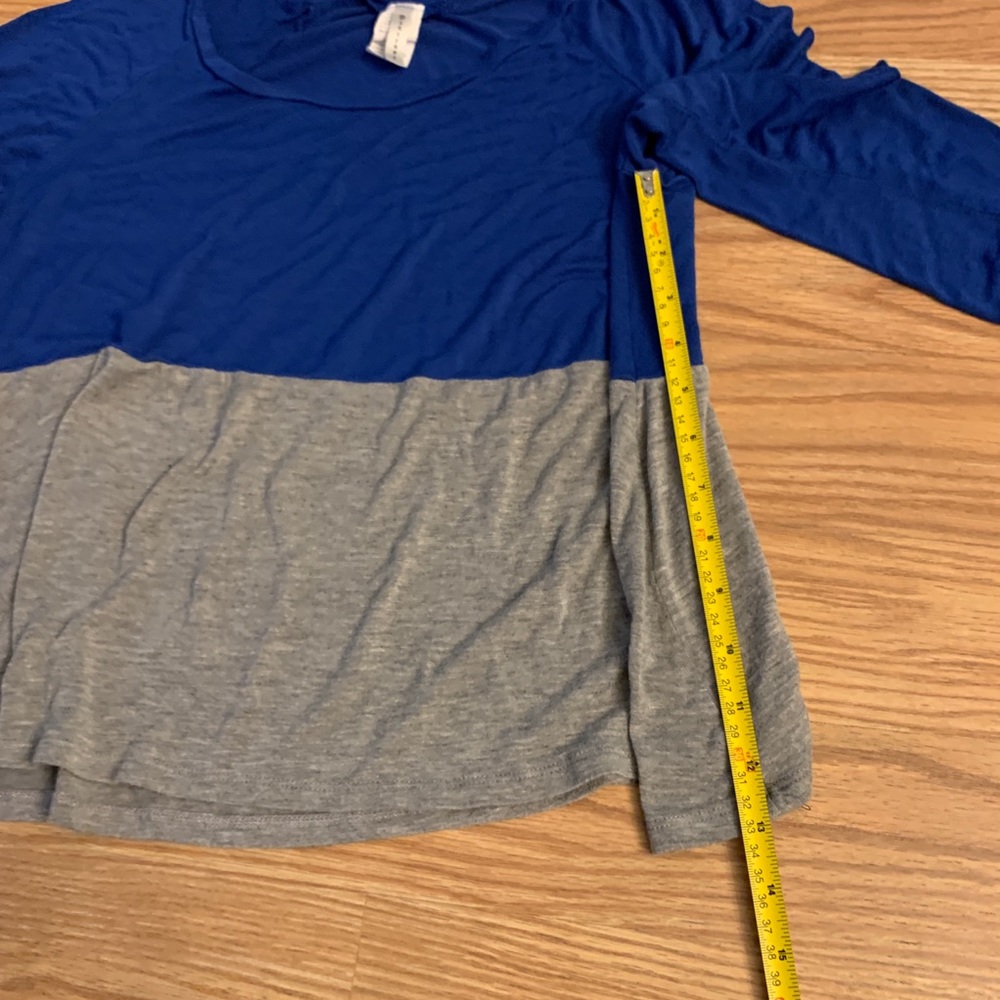 DISCREET Color Block Tee - Picture 7 of 8